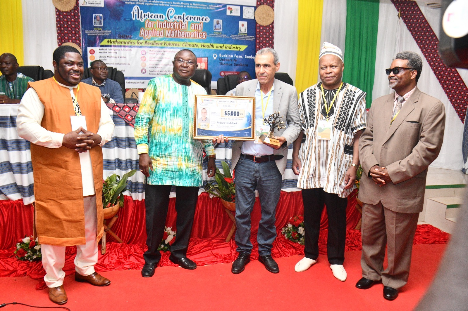 Remise du Prix N’Guérékata lors d’ACIAM 2026 au Burkina Faso. Photographie fournie par l’ASIAM.